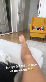 Emma Lovett feet photo thumbnail