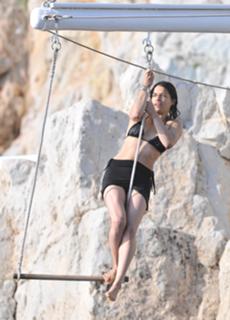 Michelle Rodriguez feet photo thumbnail