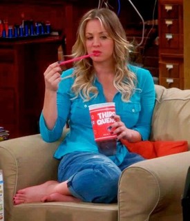 Kaley Cuoco feet photo thumbnail