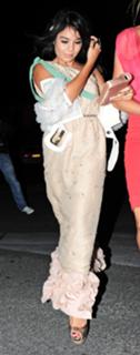 Vanessa Hudgens feet photo thumbnail