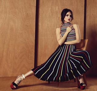 Eiza González feet photo thumbnail