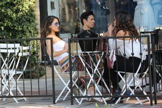 Eiza González feet photo thumbnail