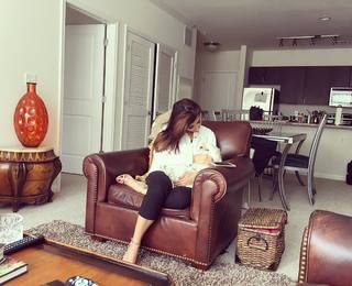 Courtney Khondabi feet photo thumbnail