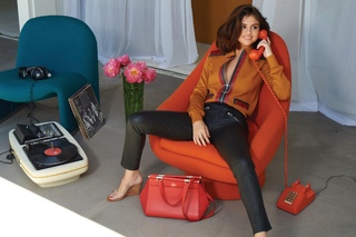 Selena Gomez feet photo thumbnail