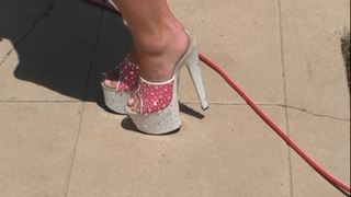 Anna Faris feet photo thumbnail