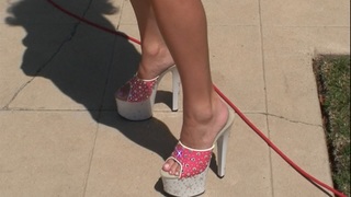 Anna Faris feet photo thumbnail