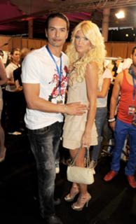Victoria Silvstedt feet photo thumbnail