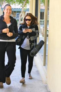 Alyssa Milano feet photo thumbnail