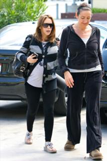 Alyssa Milano feet photo thumbnail