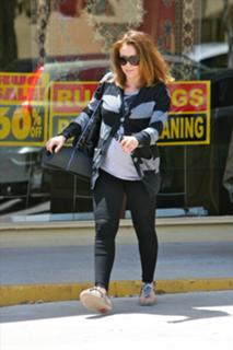 Alyssa Milano feet photo thumbnail