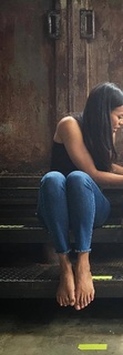Zoe Saldana feet photo thumbnail