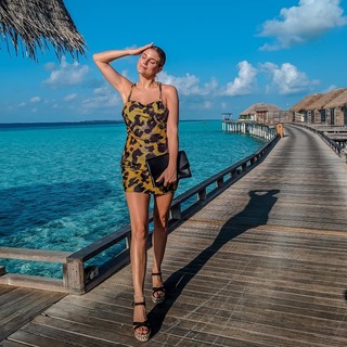 Ashley James feet photo thumbnail