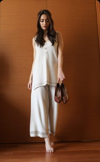 Kriti Kharbanda feet photo thumbnail
