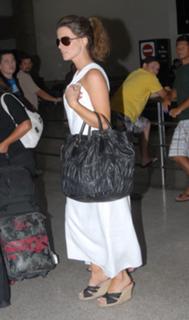 Kate Beckinsale feet photo thumbnail
