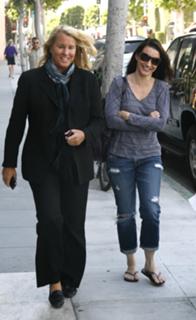 Kristin Davis feet photo thumbnail