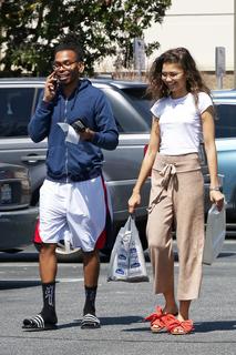 Zendaya feet photo thumbnail