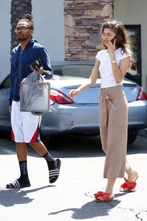 Zendaya feet photo thumbnail