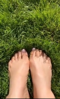 Lisa Snowdon feet photo thumbnail