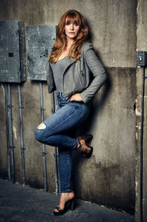 Bryce Dallas Howard feet photo thumbnail
