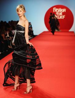 Karolina Kurkova feet photo thumbnail