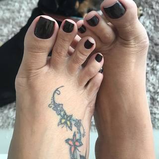 Karin Klemp feet photo thumbnail