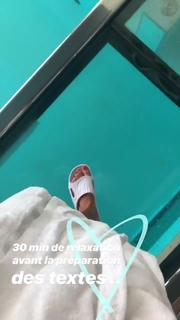 Iris Mittenaere feet photo thumbnail