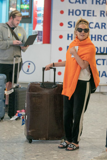 Caroline Flack feet photo thumbnail