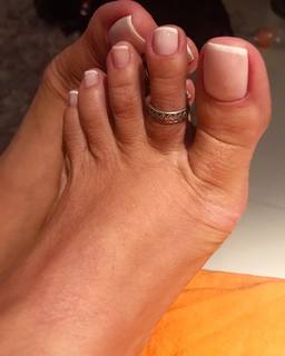Karin Klemp feet photo thumbnail