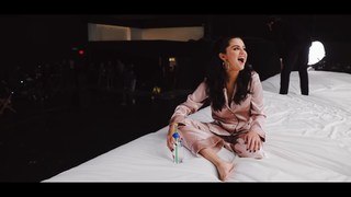 Selena Gomez feet photo thumbnail