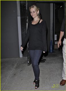 Reese Witherspoon feet photo thumbnail