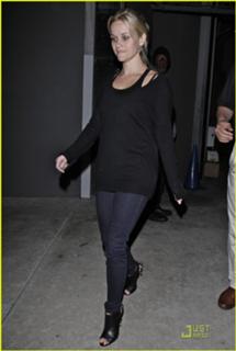 Reese Witherspoon feet photo thumbnail
