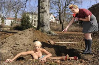 Daniela Katzenberger feet photo thumbnail