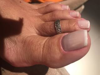 Karin Klemp feet photo thumbnail