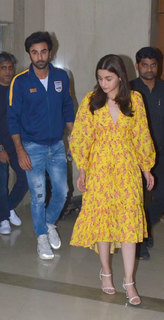 Alia Bhatt feet photo thumbnail