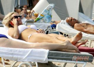 Jenny McCarthy-Wahlberg feet photo thumbnail