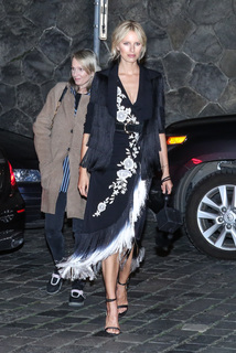 Karolina Kurkova feet photo thumbnail