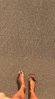 Doutzen Kroes feet photo thumbnail