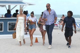 Olivia Culpo feet photo thumbnail