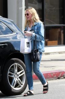 Kirsten Dunst feet photo thumbnail
