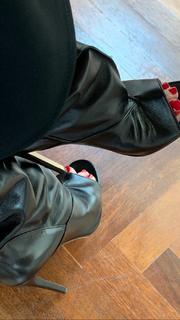 Victoria Beckham feet photo thumbnail