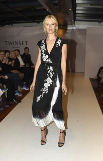 Karolina Kurkova feet photo thumbnail