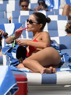 Olivia Culpo feet photo thumbnail