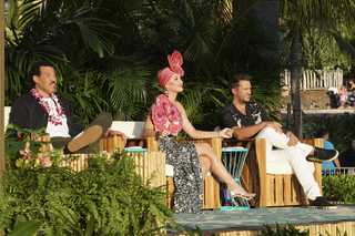 Katy Perry feet photo thumbnail