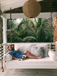 Reese Witherspoon feet photo thumbnail