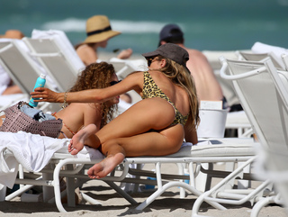 Doutzen Kroes feet photo thumbnail