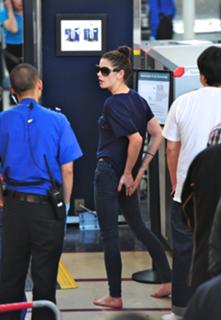 Ashley Greene feet photo thumbnail