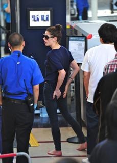 Ashley Greene feet photo thumbnail