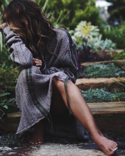 Halle Berry feet photo thumbnail