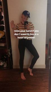 Emily Osment feet photo thumbnail
