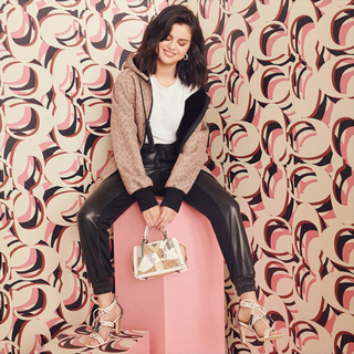 Selena Gomez feet photo thumbnail